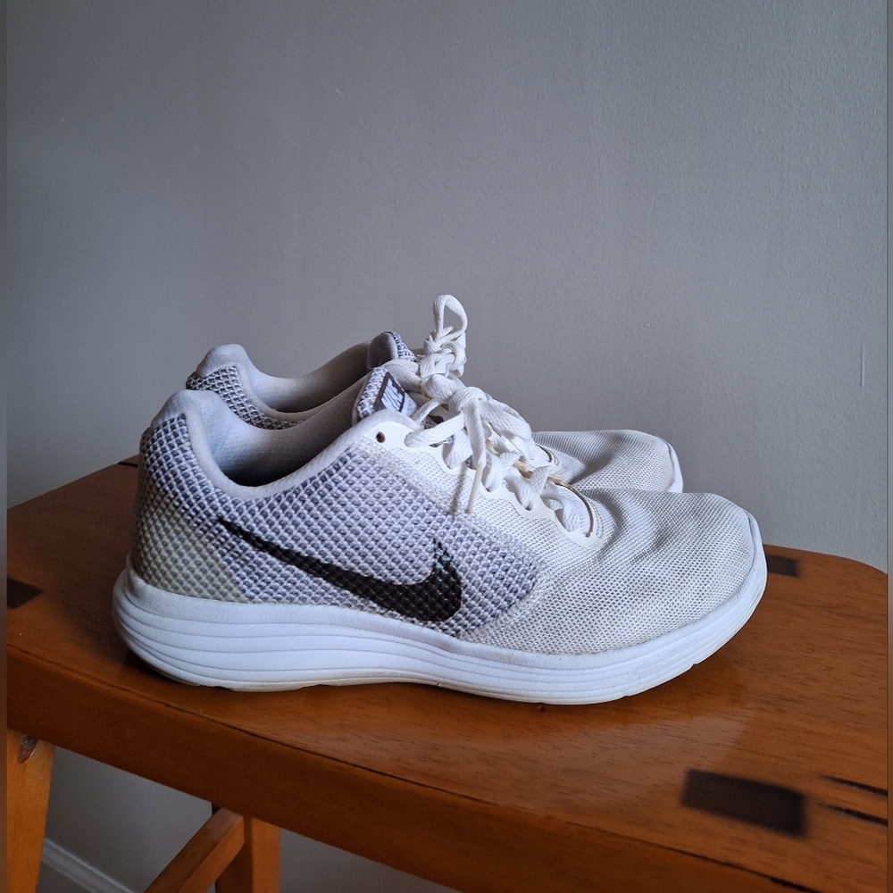 Nike Womens Revolution 3 White Running Shoes Sneakers Size 7.5